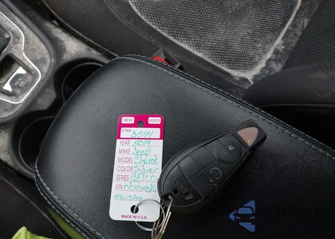 2019 Jeep Cherokee Latitude Fwd from USA, damaged, VIN 1C4PJLCB3KD145135